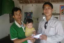 Quà bạn đọc đến với bé gái 2 tháng tuổi khát sữa mẹ