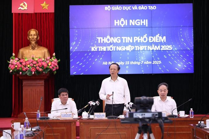 Cục trưởng Cục Quản lý chất lượng Huỳnh Văn Chương, Thứ trưởng Thường trực Phạm Ngọc Thưởng, Phó Cục trưởng Cục Quản lý chất lượng Nguyễn Ngọc Hà (theo thứ tự từ trái qua phải) chủ trì thảo luận tại hội nghị. Ảnh: Trần Hiệp Cục trưởng Cục Quản lý chất lượng Huỳnh Văn Chương, Thứ trưởng Thường trực Phạm Ngọc Thưởng, Phó Cục trưởng Cục Quản lý chất lượng Nguyễn Ngọc Hà (theo thứ tự từ trái qua phải) chủ trì thảo luận tại hội nghị. Ảnh: Trần Hiệp