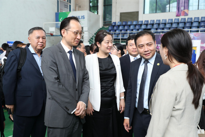 vnu-trien-lam-giao-duc-dai-hoc-trung-quoc-25.jpg