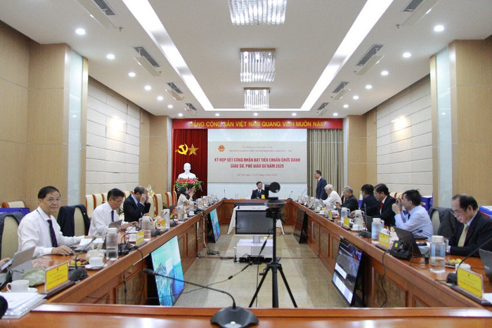 Hình ảnh một phiên họp xét đạt chuẩn chức danh giáo sư, phó giáo sư của Hội đồng Giáo sư liên ngành Khoa học Trái đất - Mỏ năm 2025. Ảnh: Hội đồng Giáo sư liên ngành Khoa học Trái đất - Mỏ 5.jpg