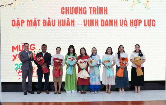 Nhà trường chúc mừng các giảng viên đã hoàn thành bảo vệ Luận án tiến sĩ (đang chờ các thủ tục để cấp bằng chính thức).