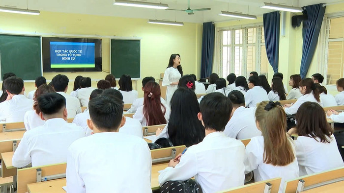 Thầy Minh cho hay, trong bối cảnh Thanh Hóa đang đẩy mạnh cải cách hành chính, thu hút đầu tư và xây dựng chính quyền điện tử, do đó nhu cầu về nhân lực am hiểu pháp luật ngày càng lớn. Thầy Minh cho hay, trong bối cảnh Thanh Hóa đang đẩy mạnh cải cách hành chính, thu hút đầu tư và xây dựng chính quyền điện tử, do đó nhu cầu về nhân lực am hiểu pháp luật ngày càng lớn.