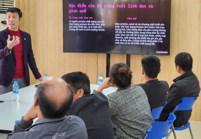 Tập huấn kiến thức và kỹ thuật cho các hộ dân năm 2024. Ảnh: HDU