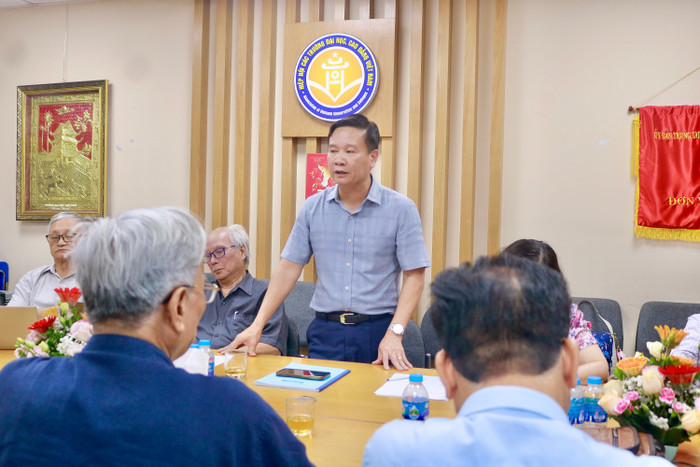 Nhà báo Nguyễn Tiến Bình - Phó Chủ tịch Hiệp hội Các trường đại học, cao đẳng Việt Nam, Tổng Biên tập Tạp chí điện tử Giáo dục Việt Nam đóng góp ý kiến tại hội nghị. Ảnh: Doãn Nhàn mg-9805.jpg