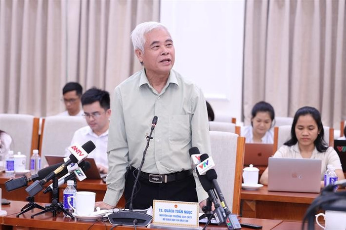 Tiến sĩ Quách Tuấn Ngọc - nguyên Cục trưởng Cục Công nghệ thông tin (Bộ Giáo dục và Đào tạo) đặc biệt ấn tượng khi nhiều địa phương khó khăn có kết quả nổi bật. Ảnh: Trần Hiệp Tiến sĩ Quách Tuấn Ngọc - nguyên Cục trưởng Cục Công nghệ thông tin (Bộ Giáo dục và Đào tạo) đặc biệt ấn tượng khi nhiều địa phương khó khăn có kết quả nổi bật. Ảnh: Trần Hiệp