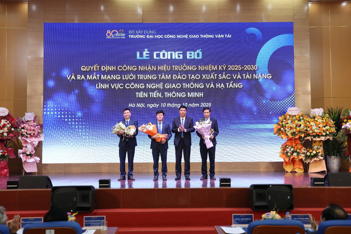 Trường Đại học Công nghệ Giao thông vận tải (UTT) đã trang trọng tổ chức lễ vinh danh các nhà khoa học của trường đã có những công trình nghiên cứu được ghi nhận trong Cơ sở dữ liệu toàn cầu năm 2025. b37351fd13a79ef9c7b6.jpg