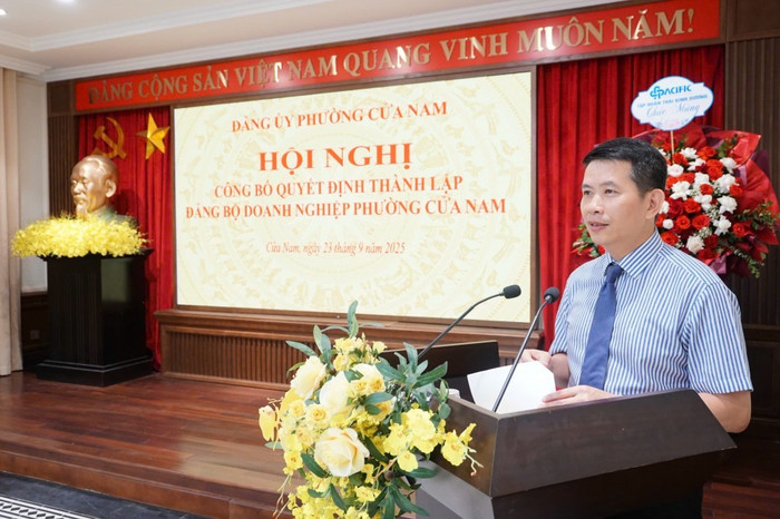 Đồng chí Phạm Tuấn Long – Bí thư Đảng ủy, Chủ tịch Hội đồng nhân dân phường Cửa Nam phát biểu tại Hội nghị Đồng chí Phạm Tuấn Long – Bí thư Đảng ủy, Chủ tịch Hội đồng nhân dân phường Cửa Nam phát biểu tại Hội nghị