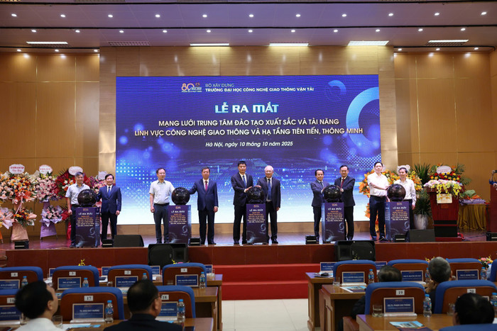 Nghi thức ra mắt Mạng lưới Trung tâm đào tạo xuất sắc và tài năng lĩnh vực Công nghệ Giao thông và Hạ tầng thông minh. ab4dabcbe99164cf3d80.jpg