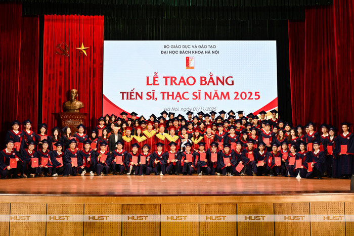 Lễ trao bằng tiến sĩ, thạc sĩ năm 2025 của Đại học Bách khoa Hà Nội. Ảnh: HUST