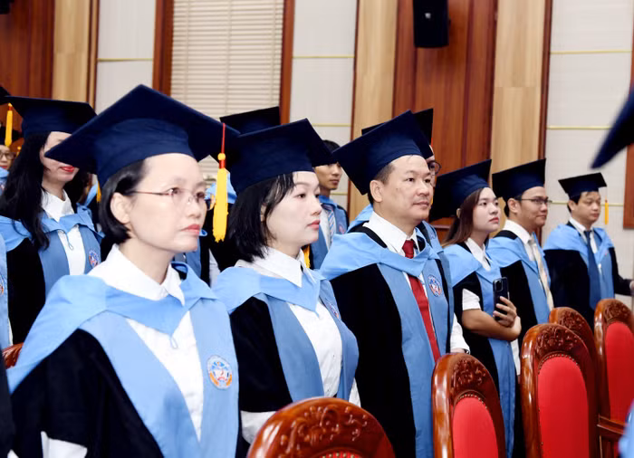 Ảnh minh họa: Các tân tiến sĩ nhận bằng tại Đại học Kinh tế Quốc dân năm 2025 (Nguồn: NEU)