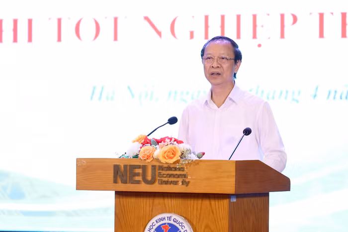 Thứ trưởng Thường trực Phạm Ngọc Thưởng - Trưởng Ban Chỉ đạo cấp quốc gia Kỳ thi tốt nghiệp trung học phổ thông 2026 phát biểu khai mạc Hội nghị. Ảnh: Nguyễn Mạnh