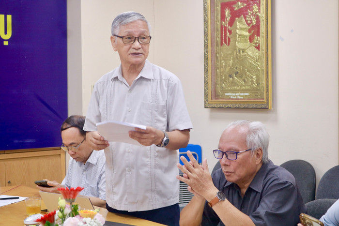Tiến sĩ Võ Thanh Bình - Trưởng ban Ban Tổ chức trình bày tóm tắt dự thảo đề cương cơ cấu nhân sự cho tổ chức Đại hội III của Hiệp hội. Ảnh: Doãn Nhàn mg-9760.jpg