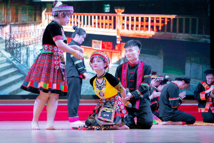 Sinh viên Ngữ văn, Khoa Khoa học xã hội, Trường Đại học Hồng Đức với hoạt động trải nghiệm sáng tạo năm học 2024-2025. Ảnh: HDU Sinh viên Ngữ văn, Khoa Khoa học xã hội, Trường Đại học Hồng Đức với hoạt động trải nghiệm sáng tạo năm học 2024-2025. Ảnh: HDU