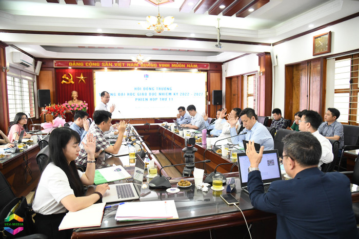 Một phiên họp (tháng 4/2025) của Hội đồng trường Trường Đại học Giáo dục, Đại học Quốc gia Hà Nội. Ảnh: UEd Một phiên họp (tháng 4/2025) của Hội đồng trường Trường Đại học Giáo dục, Đại học Quốc gia Hà Nội. Ảnh: UEd