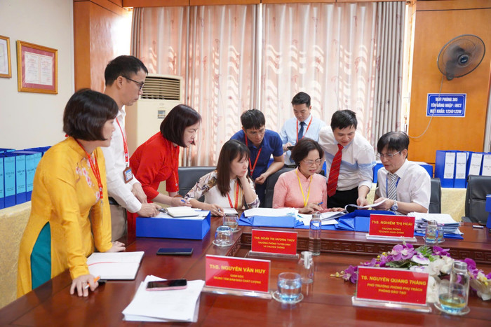 Ảnh minh họa: Khảo sát sơ bộ đánh giá chất lượng các chương trình đào tạo tại Trường Đại học Công nghiệp và Thương mại Hà Nội do Trung tâm Kiểm định chất lượng giáo dục - Hiệp hội Các trường đại học, cao đẳng Việt Nam thực hiện. Ảnh:CEA-AVU&amp;C