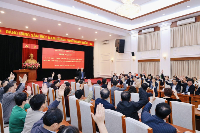 Cử tri biểu quyết nhất trí giới thiệu đồng chí Nguyễn Kim Sơn tham gia ứng cử đại biểu Quốc hội khóa XVI