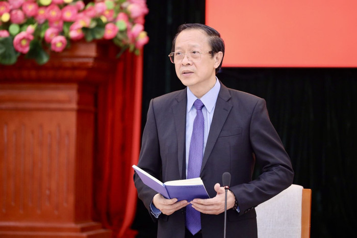 Đồng chí Phạm Ngọc Thưởng, Phó Bí thư Thường trực Đảng uỷ, Thứ trưởng Thường trực Bộ Giáo dục và Đào tạo, chủ trì hội nghị