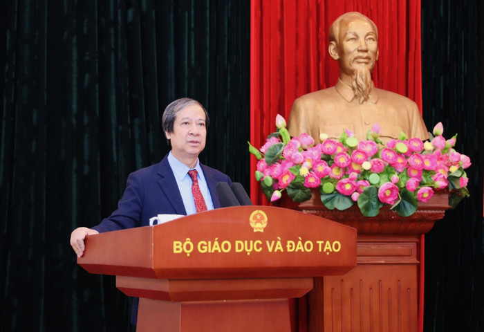 Đồng chí Nguyễn Kim Sơn, Bí thư Đảng uỷ, Bộ trưởng Bộ Giáo dục và Đào tạo phát biểu tại hội nghị