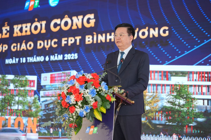 Phó Thủ tướng Mai Văn Chính phát biểu tại lễ khởi công công trình Tổ hợp Giáo dục FPT Bình Dương. Phó Thủ tướng Mai Văn Chính phát biểu tại lễ khởi công công trình Tổ hợp Giáo dục FPT Bình Dương.