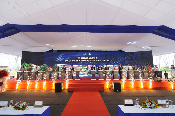 Phó Thủ tướng Mai Văn Chính và các đại biểu thực hiện nghi thức khởi công công trình Tổ hợp Giáo dục FPT Bình Dương. Phó Thủ tướng Mai Văn Chính và các đại biểu thực hiện nghi thức khởi công công trình Tổ hợp Giáo dục FPT Bình Dương.