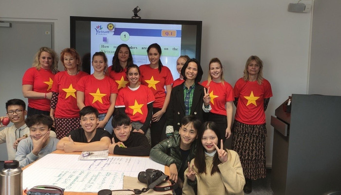 Sinh viên Trường Đại học Hồng Đức tham gia chương trình Trao đổi giảng viên - sinh viên với chủ đề “Trao đổi văn hóa & Phát triển du lịch bền vững”. Chương trình được tài trợ bởi Cơ quan Trao đổi Hàn lâm Đức (DAAD). Sinh viên Trường Đại học Hồng Đức tham gia chương trình Trao đổi giảng viên - sinh viên với chủ đề “Trao đổi văn hóa & Phát triển du lịch bền vững”. Chương trình được tài trợ bởi Cơ quan Trao đổi Hàn lâm Đức (DAAD).