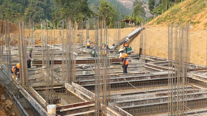 Một góc công trình đang thi công Trường nội trú liên cấp tại xã Bát Mọt, tỉnh Thanh Hóa, tháng 1/2026.