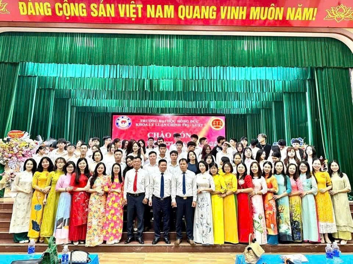 Đội ngũ giảng viên Khoa Lý luận Chính trị - Luật, Trường Đại học Hồng Đức. Ảnh: HDU hdu1.jpg