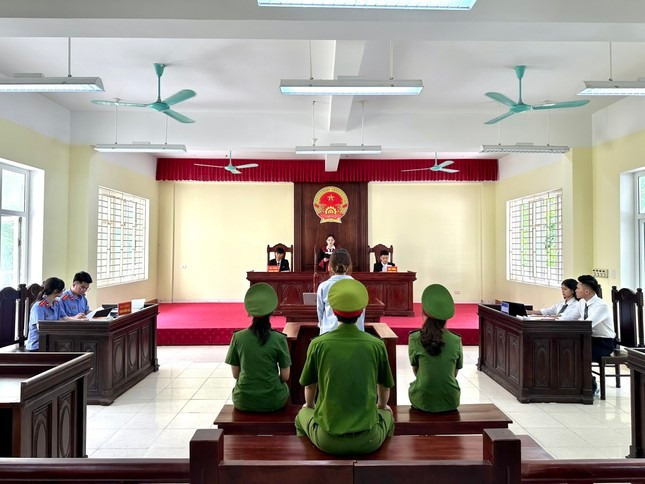 Hình ảnh tại phiên toà giả định của sinh viên Khoa Lý luận chính trị - Luật,Trường Đại học Hồng Đức. Hình ảnh tại phiên toà giả định của sinh viên Khoa Lý luận chính trị - Luật,Trường Đại học Hồng Đức.