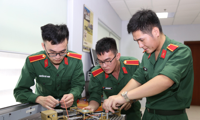 Học viên Học viện Kỹ thuật Quân sự trong một giờ học. Ảnh:Hoan Ninh/MTA Học viên Học viện Kỹ thuật Quân sự trong một giờ học. Ảnh:Hoan Ninh/MTA