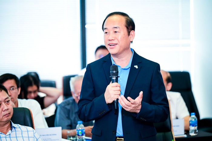 Phó Giáo sư, Tiến sĩ Nguyễn Thanh Tùng - Phó Chủ tịch Tập đoàn CMC, Hiệu trưởng Trường Đại học CMC chia sẻ tại tọa đàm. Phó Giáo sư, Tiến sĩ Nguyễn Thanh Tùng - Phó Chủ tịch Tập đoàn CMC, Hiệu trưởng Trường Đại học CMC chia sẻ tại tọa đàm.