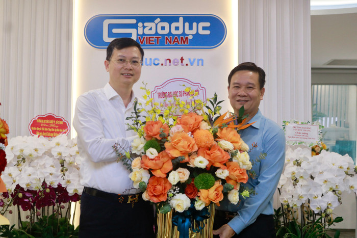 Trường Đại học Sư phạm Hà Nội chúc mừng Tạp chí nhân ngày Báo chí cách mạng Việt Nam 21/6. mg-9043.jpg
