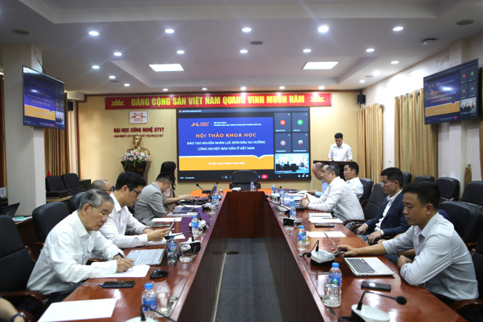 Khoa Công nghệ thông tin, Trường Đại học Công nghệ Giao thông vận tải tổ chức Hội thảo khoa học chủ đề "Đào tạo nguồn nhân lực đón đầu xu hướng công nghiệp bán dẫn ở Việt Nam". Khoa Công nghệ thông tin, Trường Đại học Công nghệ Giao thông vận tải tổ chức Hội thảo khoa học chủ đề "Đào tạo nguồn nhân lực đón đầu xu hướng công nghiệp bán dẫn ở Việt Nam".