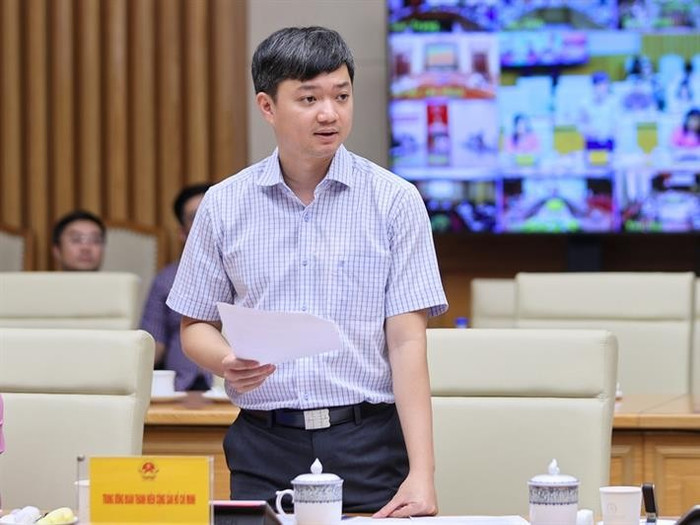 Bí thư Trung ương Đoàn Thanh niên Cộng sản Hồ Chí Minh Nguyễn Minh Triết trao đổi tại hội nghị Bí thư Trung ương Đoàn Thanh niên Cộng sản Hồ Chí Minh Nguyễn Minh Triết trao đổi tại hội nghị