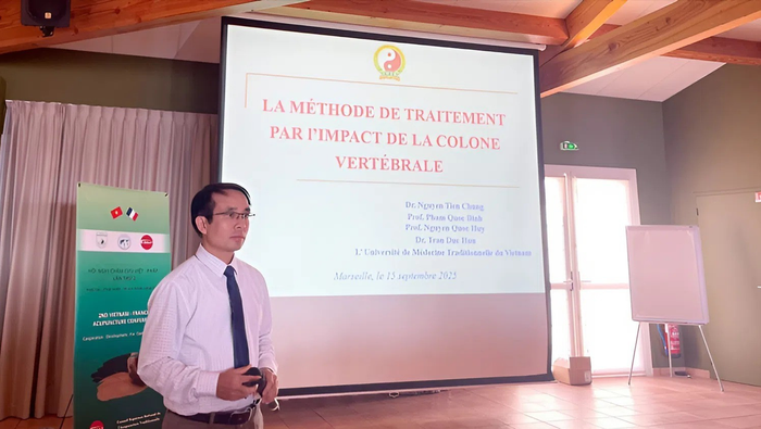 Tiến sĩ Nguyễn Tiến Chung - Phó trưởng Bộ môn Nội y học cổ truyền, Phó Giám đốc Bệnh viện Tuệ Tĩnh, Học viện Y Dược học cổ truyền Việt Nam. Ảnh website bệnh viện Tiến sĩ Nguyễn Tiến Chung - Phó trưởng Bộ môn Nội y học cổ truyền, Phó Giám đốc Bệnh viện Tuệ Tĩnh, Học viện Y Dược học cổ truyền Việt Nam. Ảnh website bệnh viện