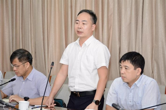 Phó Cục trưởng Cục Quản lý chất lượng Nguyễn Ngọc Hà báo cáo tại buổi làm việc Phó Cục trưởng Cục Quản lý chất lượng Nguyễn Ngọc Hà báo cáo tại buổi làm việc
