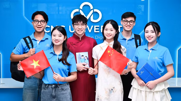 Sinh viên có cơ hội du học với học bổng 100% từ chính phủ Trung Quốc trong năm thứ 4. Ảnh: CMCU