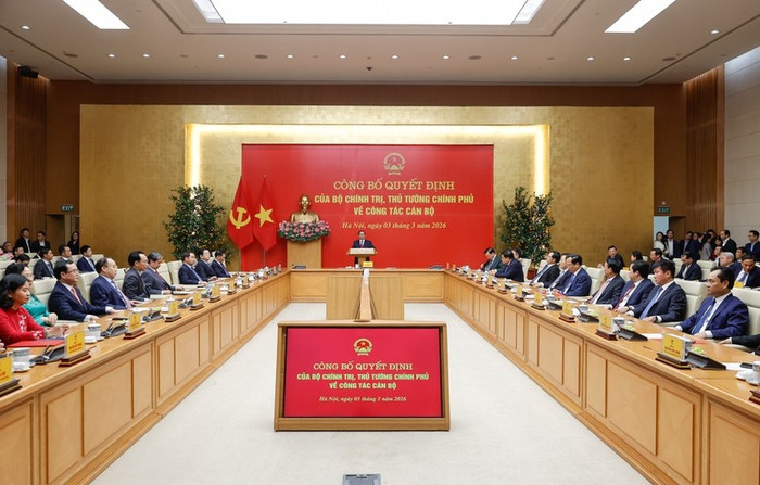 Đồng chí Phạm Minh Chính, Bí thư Đảng ủy Chính phủ, Thủ tướng Chính phủ chủ trì công bố quyết định của Bộ Chính trị, Thủ tướng Chính phủ về công tác cán bộ - Ảnh: VGP/Nhật Bắc