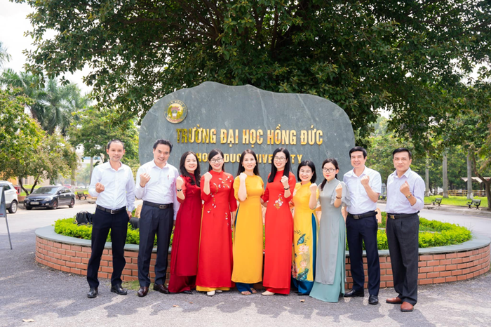 Đội ngũ giảng viên bộ môn Việt Nam học - Du lịch, giảng dạy các học phần về nghiệp vụ khách sạn Đội ngũ giảng viên bộ môn Việt Nam học - Du lịch, giảng dạy các học phần về nghiệp vụ khách sạn