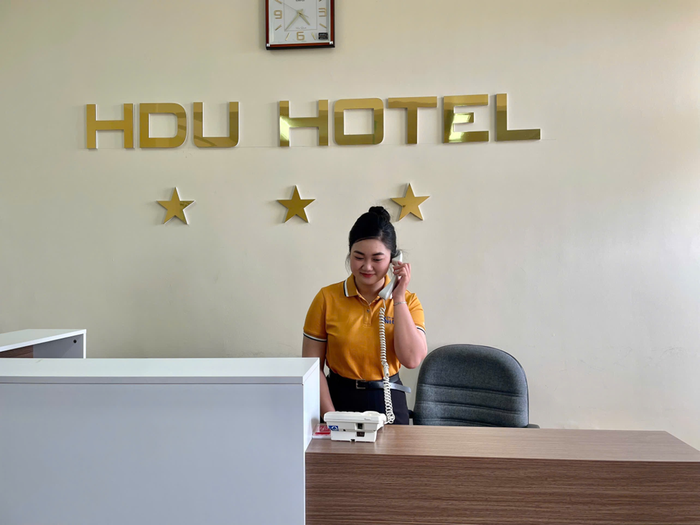 Sinh viên thực hành tại phòng Nghiệp vụ du lịch Sinh viên thực hành tại phòng Nghiệp vụ du lịch