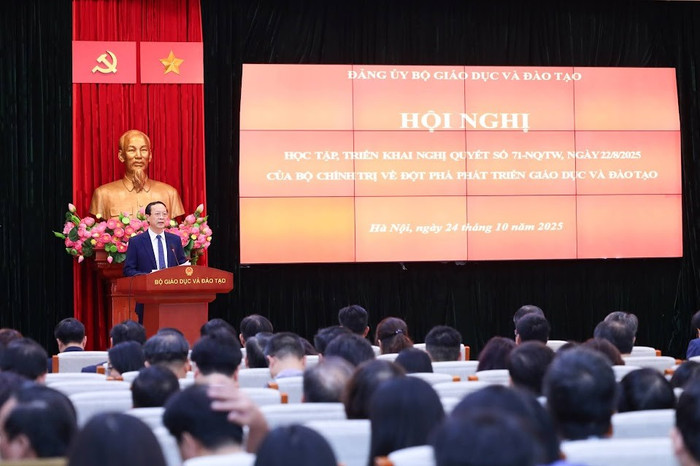 Thứ trưởng Thường trực Bộ Giáo dục và Đào tạo Phạm Ngọc Thưởng quán triệt, triển khai thực hiện Nghị quyết 71-NQ/TW và phổ biến kế hoạch hành động của Bộ Giáo dục và Đào tạo thực hiện Nghị quyết.. Ảnh: Trần Hiệp Thứ trưởng Thường trực Bộ Giáo dục và Đào tạo Phạm Ngọc Thưởng quán triệt, triển khai thực hiện Nghị quyết 71-NQ/TW và phổ biến kế hoạch hành động của Bộ Giáo dục và Đào tạo thực hiện Nghị quyết.. Ảnh: Trần Hiệp