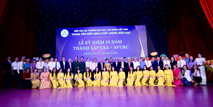 Các đại biểu tham dự chụp ảnh lưu niệm img-3183.jpg