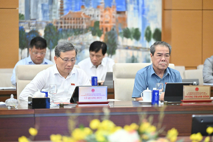Các thành viên Ủy ban Thường vụ Quốc hội và khách mời tham dự phiên họp. Ảnh: quochoi.vn Các thành viên Ủy ban Thường vụ Quốc hội và khách mời tham dự phiên họp. Ảnh: quochoi.vn