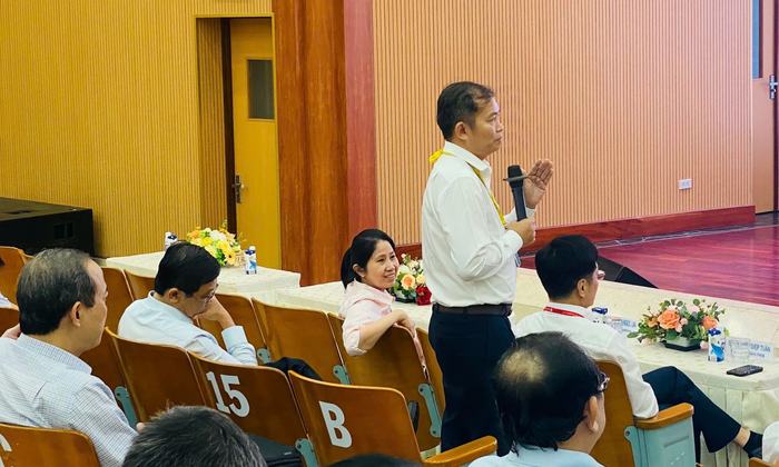 Cử tri phát biểu tại Hội nghị. Ảnh: UMP