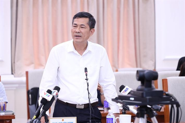 Giáo sư, Tiến sĩ Thái Văn Thành - Giám đốc Sở Giáo dục và Đào tạo tỉnh Nghệ An chia sẻ tại hội nghị. Ảnh: Trần Hiệp Giáo sư, Tiến sĩ Thái Văn Thành - Giám đốc Sở Giáo dục và Đào tạo tỉnh Nghệ An chia sẻ tại hội nghị. Ảnh: Trần Hiệp