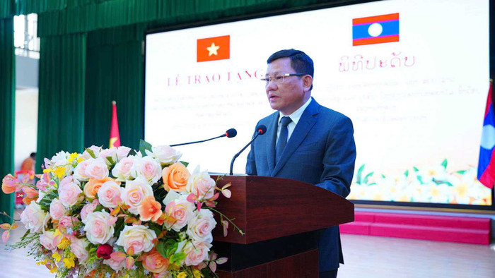 Đồng chí Nguyễn Văn Thi - Ủy viên Ban Thường vụ Tỉnh ủy, Phó Chủ tịch Thường trực Ủy ban nhân dân tỉnh Thanh Hóa phát biểu tại Lễ trao tặng. Đồng chí Nguyễn Văn Thi - Ủy viên Ban Thường vụ Tỉnh ủy, Phó Chủ tịch Thường trực Ủy ban nhân dân tỉnh Thanh Hóa phát biểu tại Lễ trao tặng.