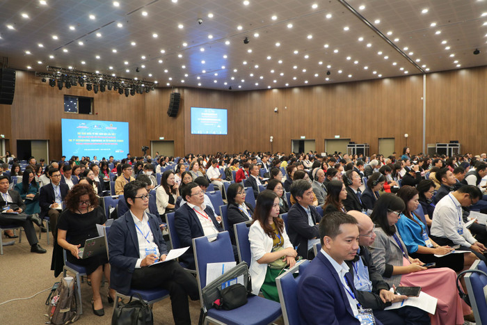 Hội thảo thu hút nhiều chuyên gia, nhà khoa học trong nước và quốc tế. vnu-hoi-thao-quoc-te-viet-nam-hoc-lan-thu-vii-18.jpg