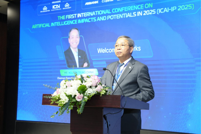 Ông Nguyễn Trung Chính, Chủ tịch Tập đoàn CMC, Chủ tịch Hội đồng Trường Đại học CMC phát biểu khai mạc hội nghị