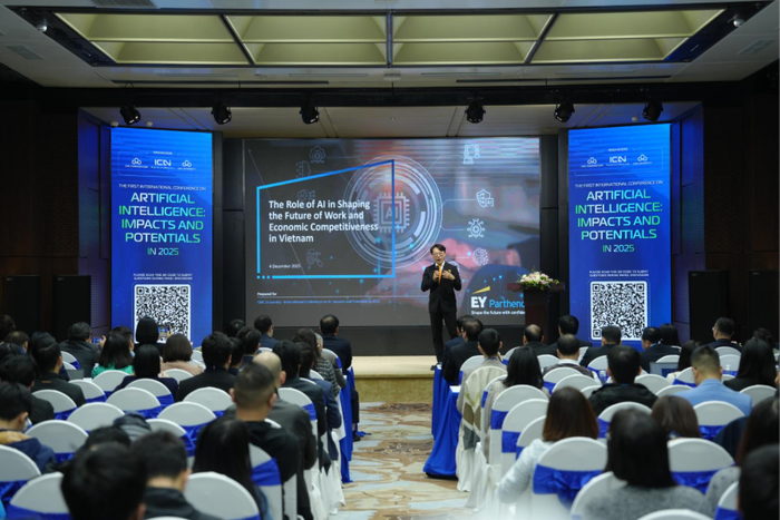 Các nhà khoa học trình bày tại hội nghị