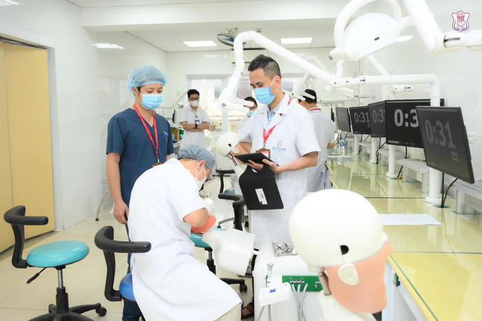 Sinh viên Trường Đại học Y Hà Nội trong ngày thi tốt nghiệp. Ảnh: HMU