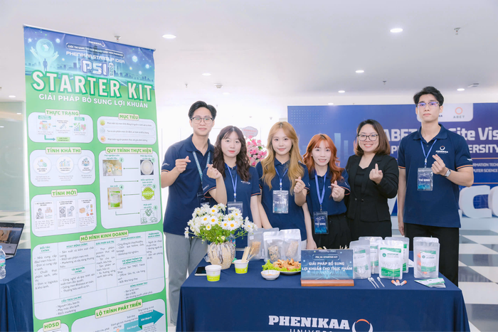 Giảng viên và sinh viên nhóm nghiên cứu dự án “Starter Kit”